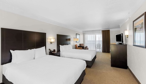 Room, 2 Queen Beds, Non Smoking, No View