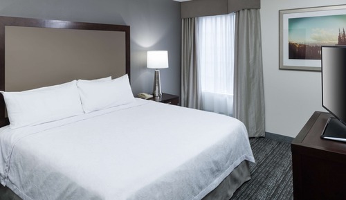 Suite, 1 King Bed, Accessible, Bathtub