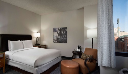 Room, 1 King Bed (Peleton)