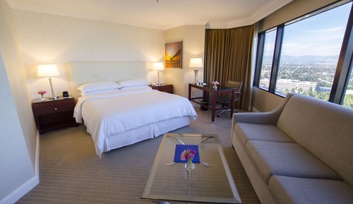 Executive Room, 1 King Bed with Sofa bed, Corner (Universal View)