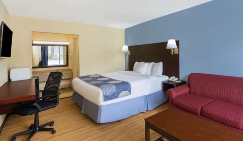 Room, 1 King Bed, Smoking