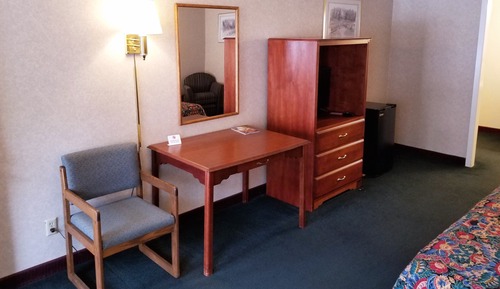 Traditional Room, 1 King Bed, Non Smoking, Private Bathroom