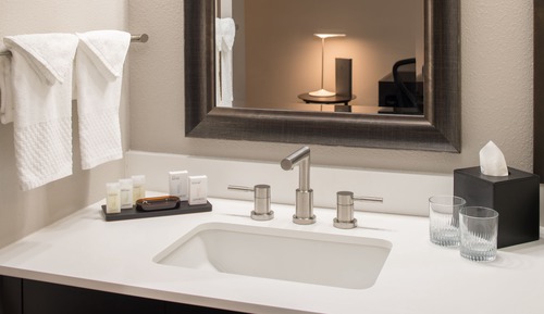 Urban Room, 1 Queen Bed, Shower Only