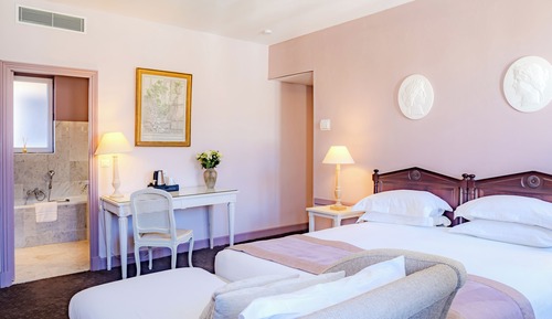 Deluxe Room (Free Wine Tasting)