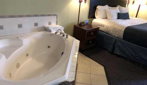 Deluxe Studio Suite, 1 King Bed, Non Smoking