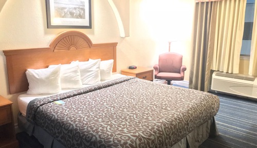 Standard Room, 1 King Bed