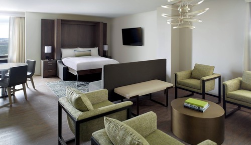 Suite, 1 Queen Bed, Corner