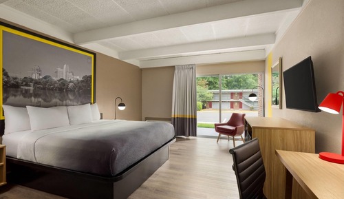 Room, 1 King Bed, Accessible, Non Smoking (Mobility/Hearing Bathtub w/ Grab Bars)