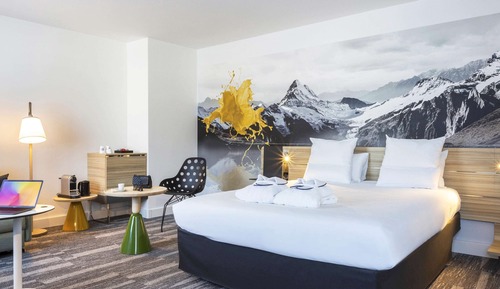 Suite, 1 Double Bed with Sofa bed, Mountain View