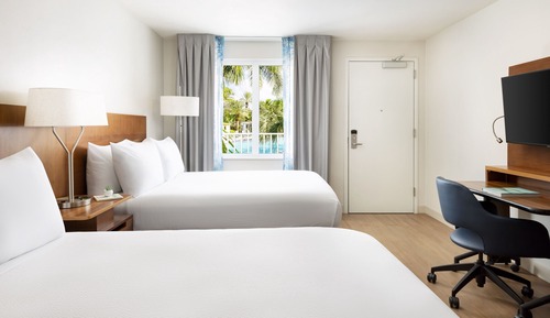 Room, 2 Queen Beds, Pool View (Hearing Accessible)
