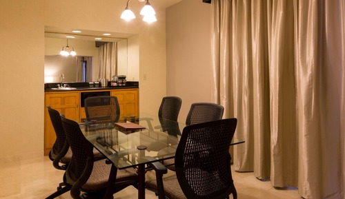Suite, 2 Bedrooms (Conference Table)