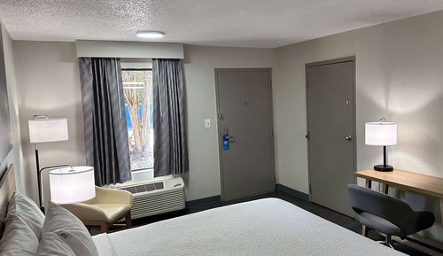 Standard Room, 1 King Bed