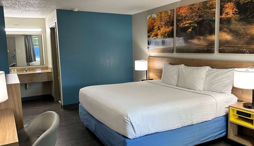 Standard Room, 1 King Bed, Smoking