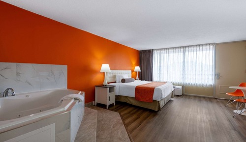 Suite, 1 King Bed, Non Smoking, Jetted Tub