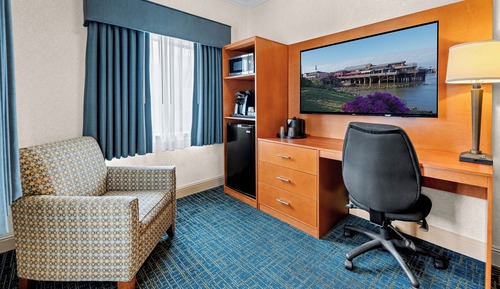 Standard Room, 1 Queen Bed, Non Smoking, Refrigerator & Microwave