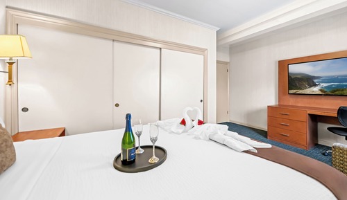 Suite, 1 King Bed, Non Smoking (Living Room)