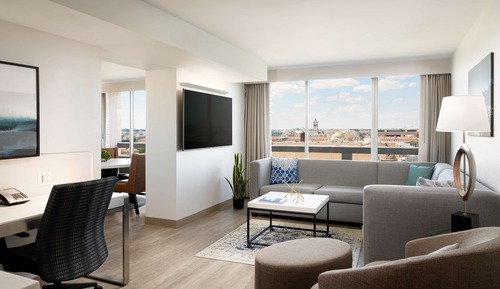 1 King 1 Bedroom Premium Corner Suite City View