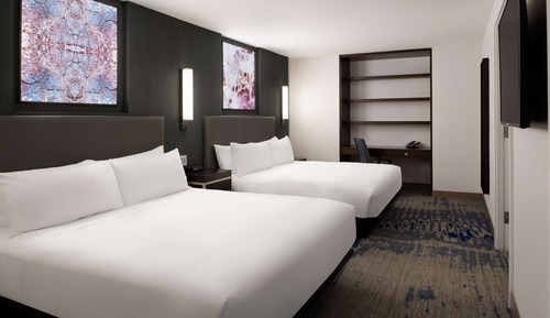2 King Beds 1 Bedroom Corner Suite