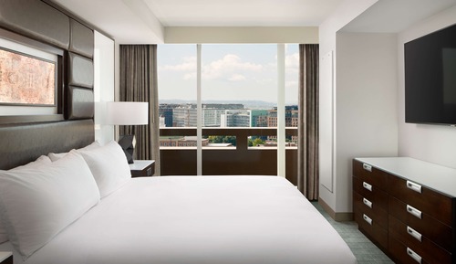 1 King 1 Bedroom Presidential Suite River View