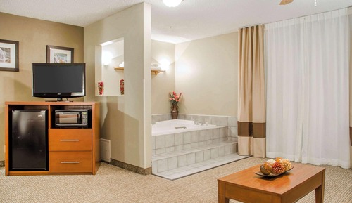 Suite, 1 King Bed with Sofa bed, Non Smoking, Hot Tub (2 Person)