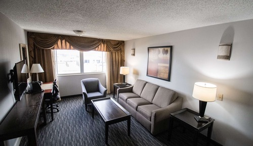 Suite, 1 Bedroom, Non Smoking, Pool View