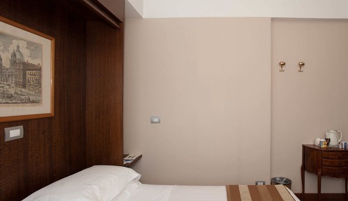 Classic Room, 1 Queen Bed