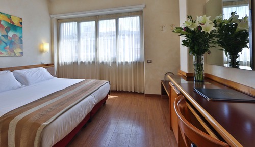 Comfort Room, 1 Queen Bed (with Extra Bed)