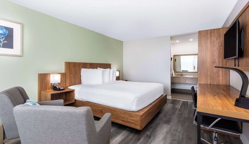 Standard Room, 1 King Bed