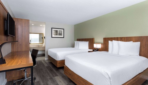 Room, 2 Queen Beds, Non Smoking