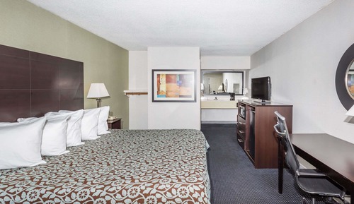 Standard Room, 1 King Bed, Smoking
