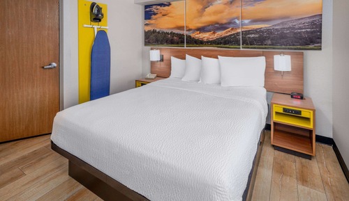 Standard Room, 1 Queen Bed