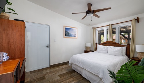 Standard Room, 1 Queen Bed