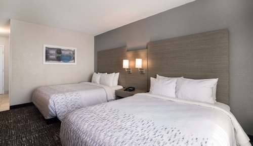 Standard Room, 2 Queen Beds, Accessible, Bathtub