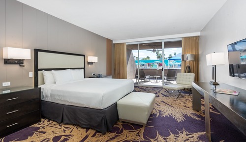 Superior Room, 1 King Bed, Pool View