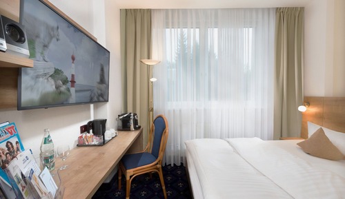 Standard Room, 1 Queen Bed