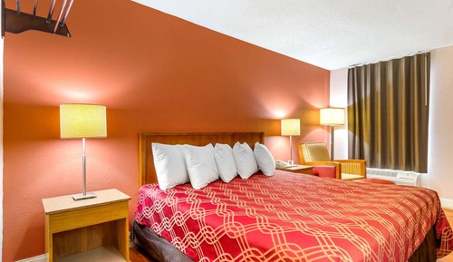 Standard Room, 1 King Bed