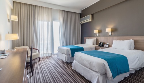 Room, 2 Twin Beds, City View