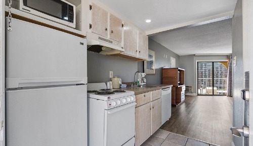 Suite, Partial Ocean View