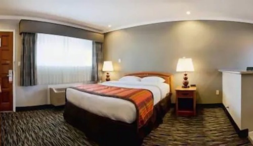 Standard Room, 1 Queen Bed