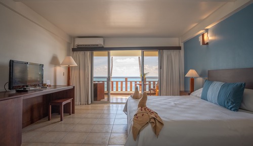 Beachfront Room, 1 King Bed