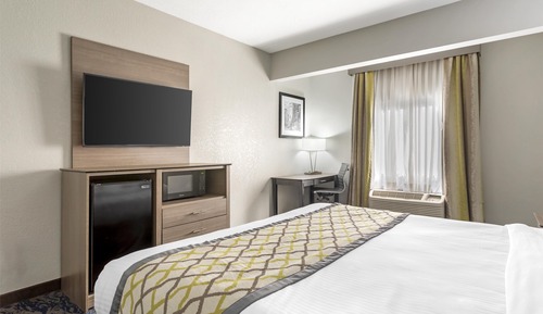 Standard Room, 1 King Bed, Accessible, Bathtub