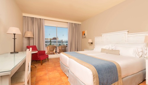 Standard Double Room (1 adult and 1 child)