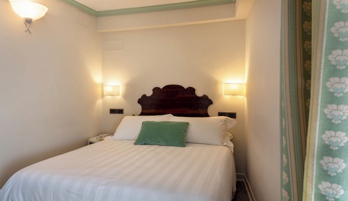 Basic Double Room, 1 Large Twin Bed