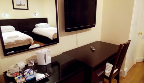 Budget Twin Room, En-Suite