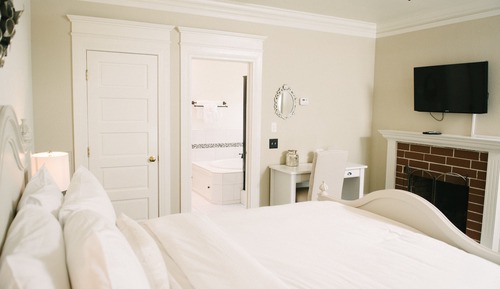 Standard Room, 1 Queen Bed (CH2)