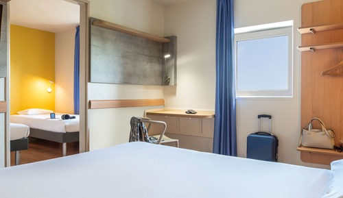 Triple Room, Multiple Beds