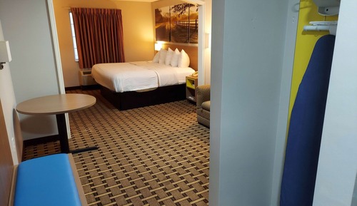 Studio Suite, 1 King Bed, Non Smoking