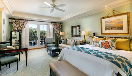 Club Room, Garden View