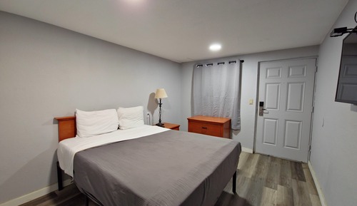 Standard Room, 1 Queen Bed