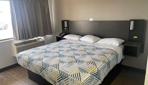 Deluxe Room, 1 King Bed, Smoking, Refrigerator & Microwave